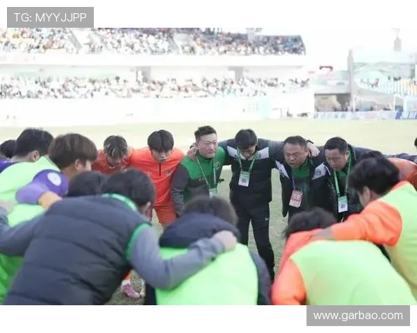 湘超足球赛激烈对决新篇章 本土球队崭露头角挑战强敌 湘超足球赛激烈对决新篇章 本土球队崭露头角挑战强敌