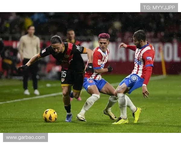 皇家马德里对阵焦点之战强强碰撞掀起巅峰对决引爆足球激情 皇家马德里对阵焦点之战强强碰撞掀起巅峰对决引爆足球激情